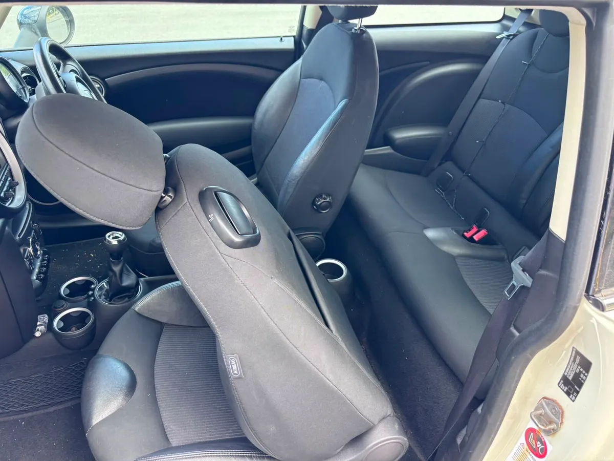 2011 Mini Cooper 1.6L low kms - Image 6