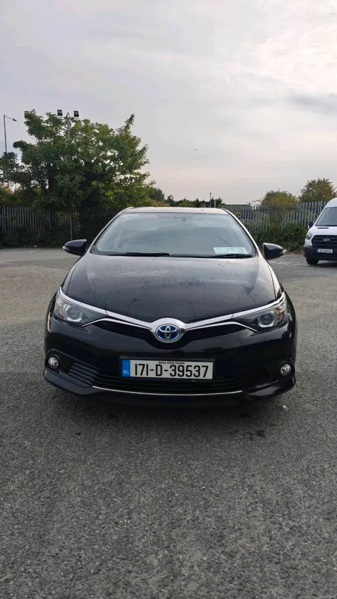 Toyota Auris Hybrid Sol - Image 2