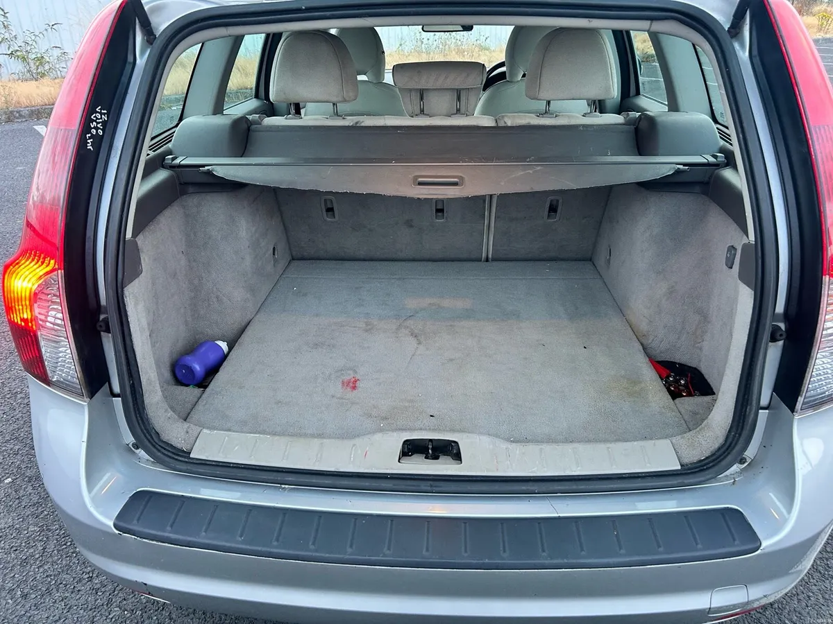 2011 Volvo V50 - Image 4