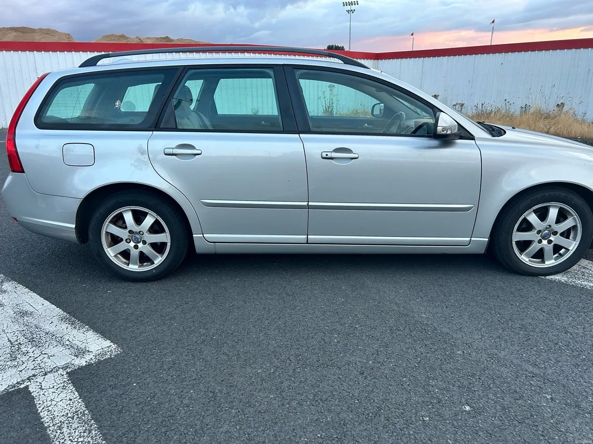 2011 Volvo V50 - Image 5