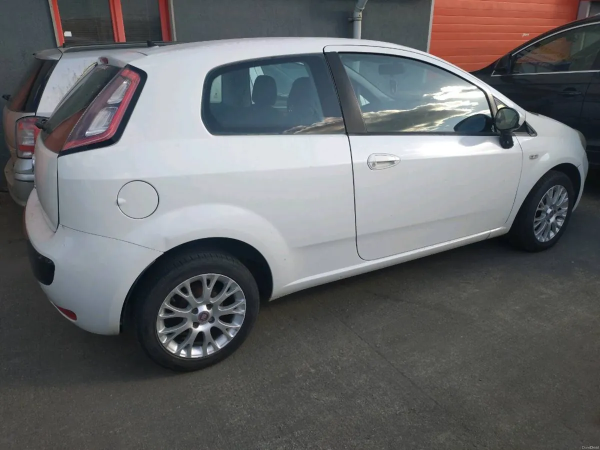 2011 Fiat Punto Evo 1.2 petrol - Image 6