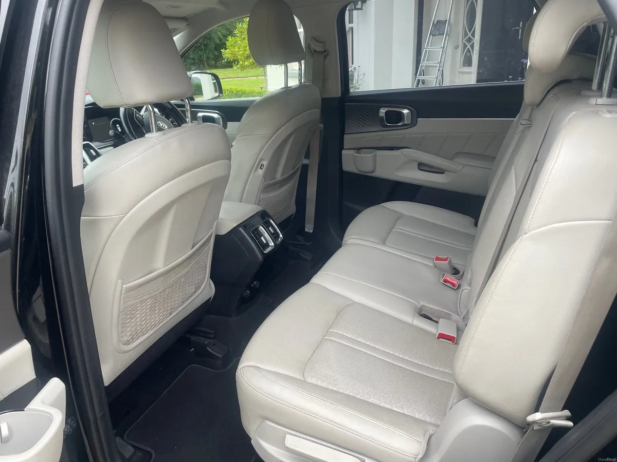 Kia Sorento 2021  4x4 7 seater - Image 2