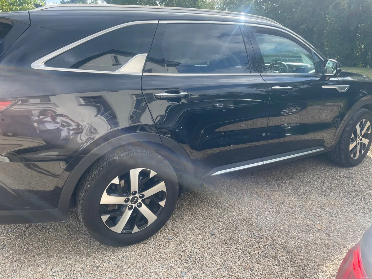 Kia Sorento 2021  4x4 7 seater - Image 6