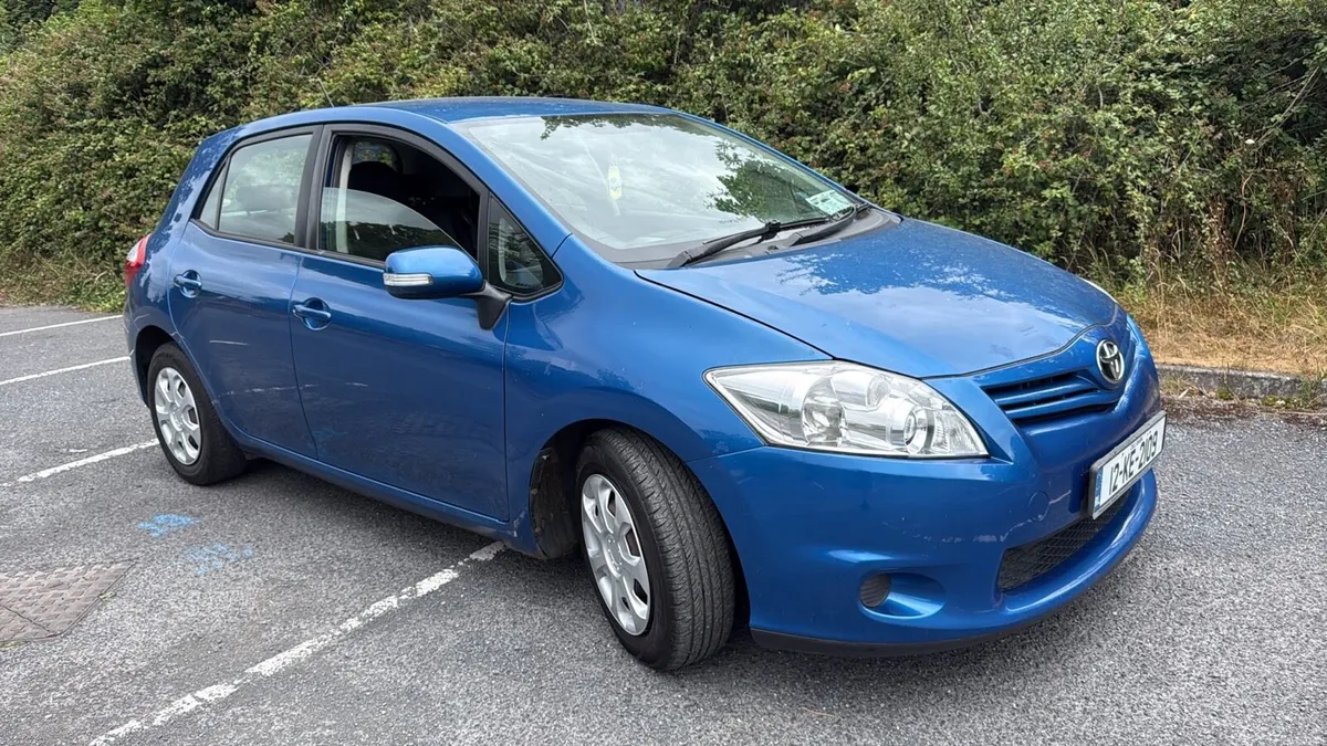 Toyota Auris NEW NCT & 1 OWNER - Image 4