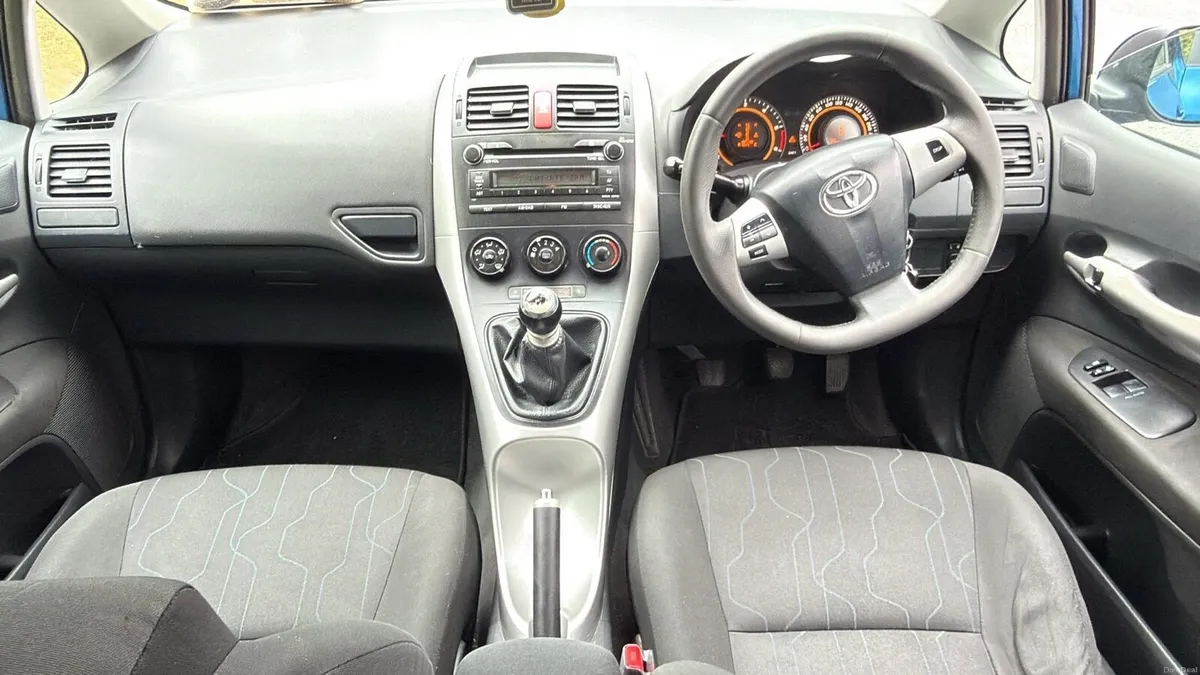 Toyota Auris NEW NCT & 1 OWNER - Image 6