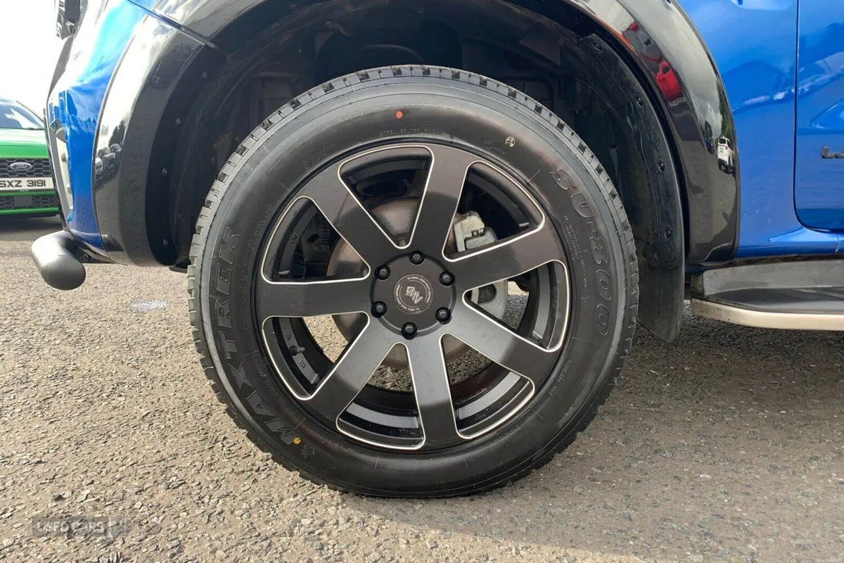 Ford Ranger 2.0 TD 205PS Wildtrak Auto 4WD in Ligh - Image 6