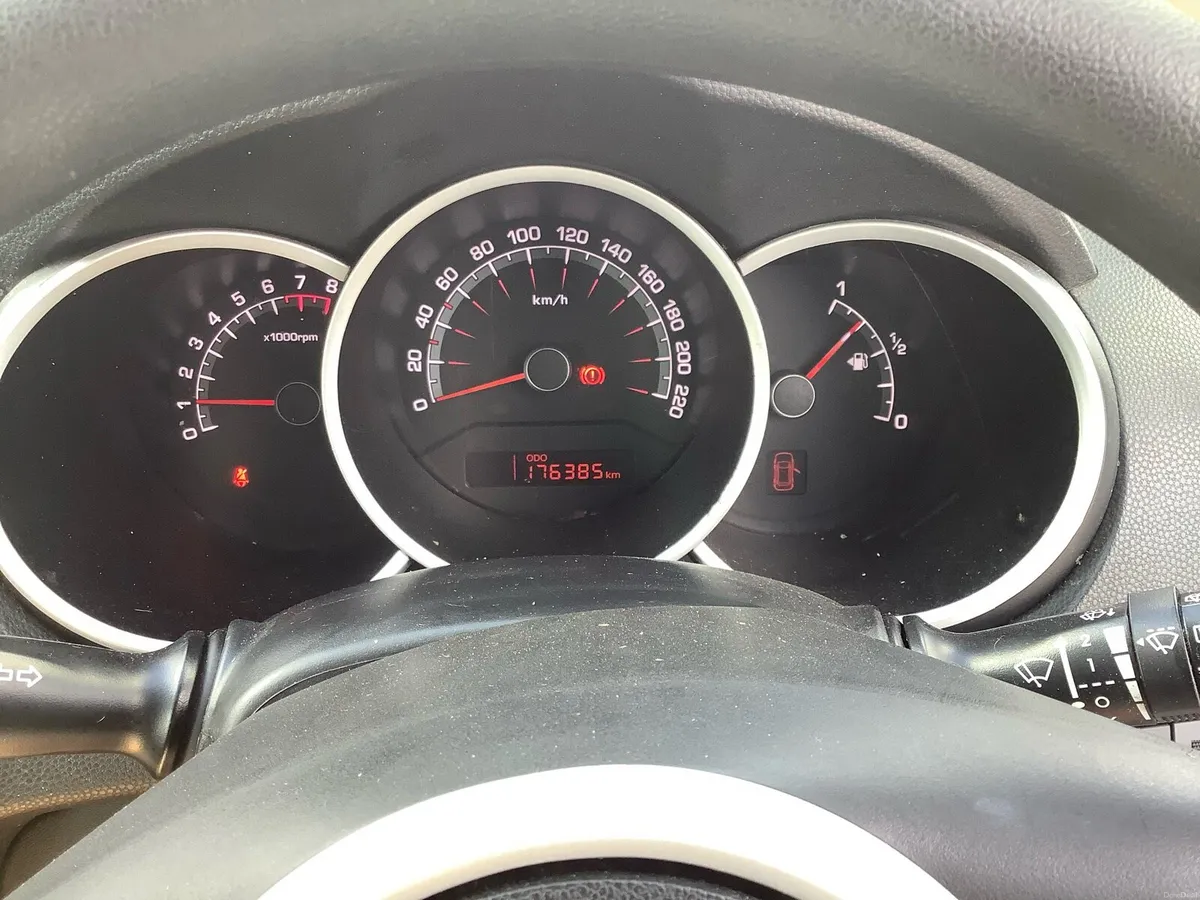 2015 kia venga 1.4 petrol…nct + serviced - Image 2