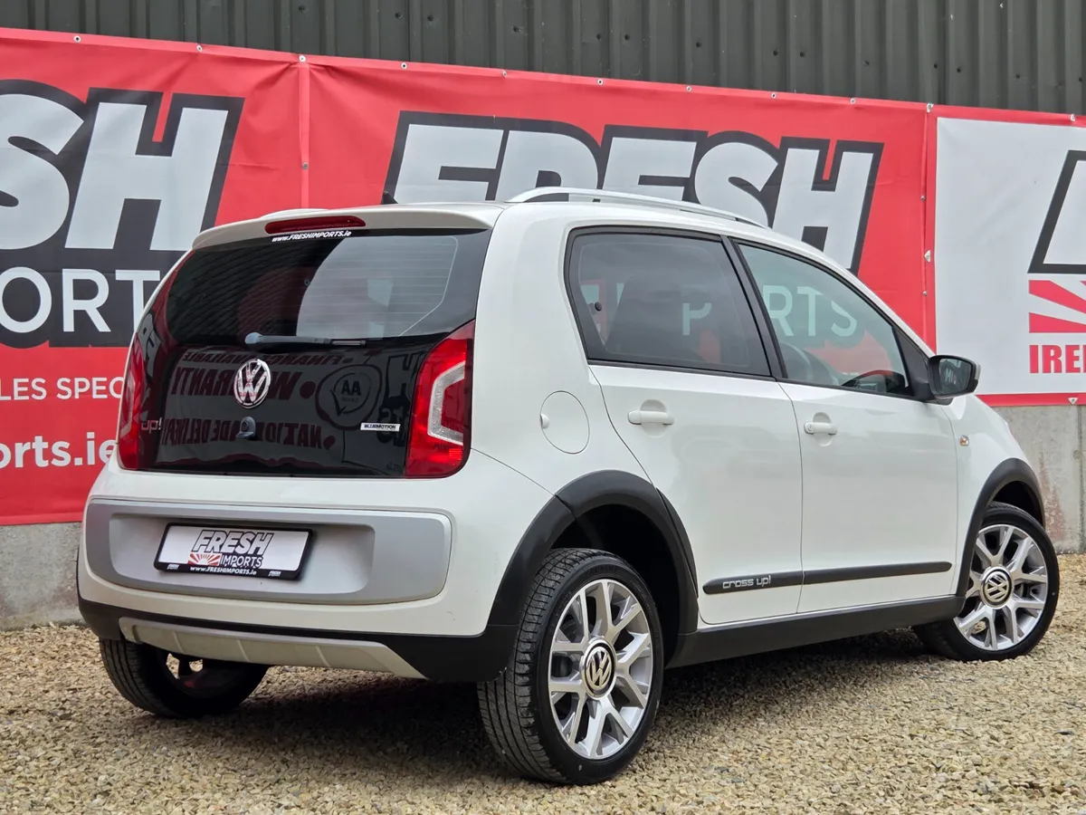 VOLKSWAGEN UP! CROSS AUTO - Image 3