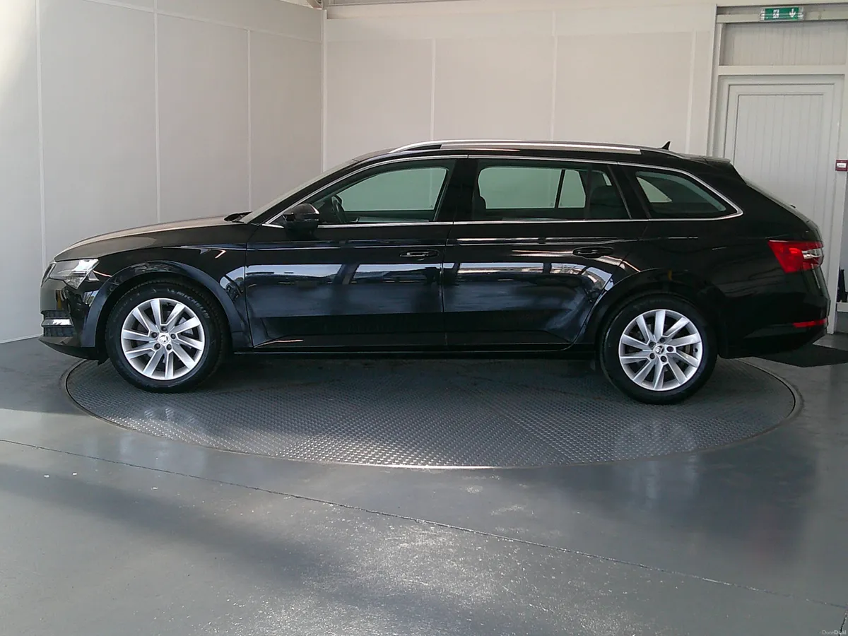 Skoda Superb 2022 - Image 4