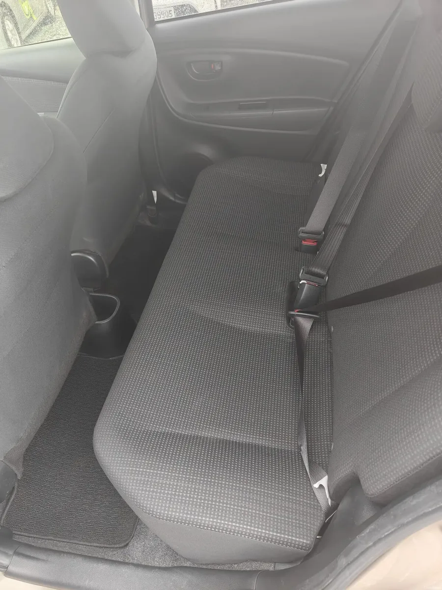 Toyota vitz 2015 - Image 6
