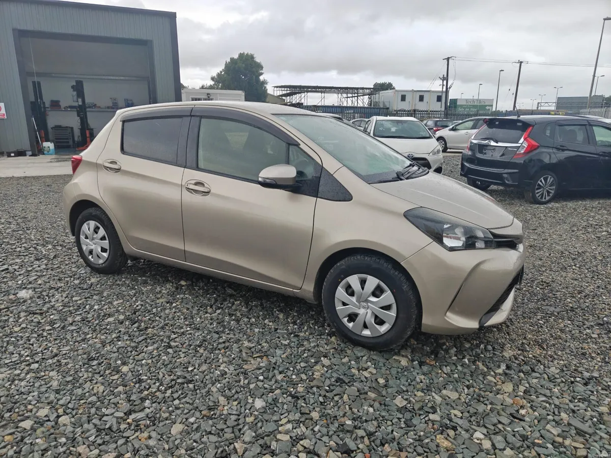 Toyota vitz 2015 - Image 2