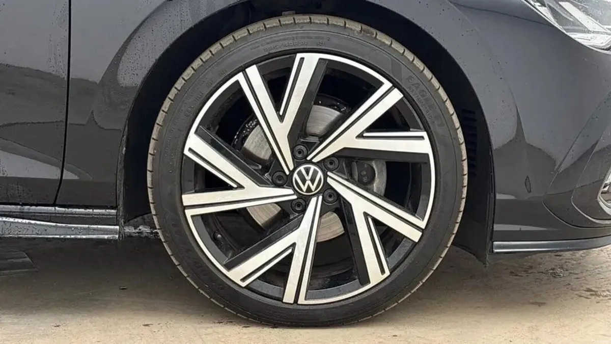 2.0 TDI R-Line Hatchback 5dr Diesel DSG Euro 6 (s/ - Image 5