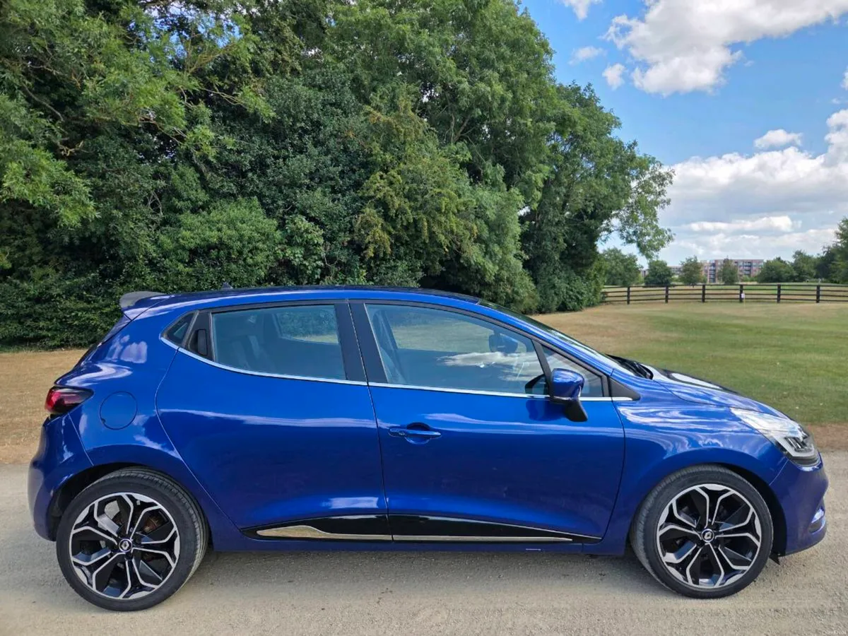 2017 RENAULT CLIO SATNAV - Image 1