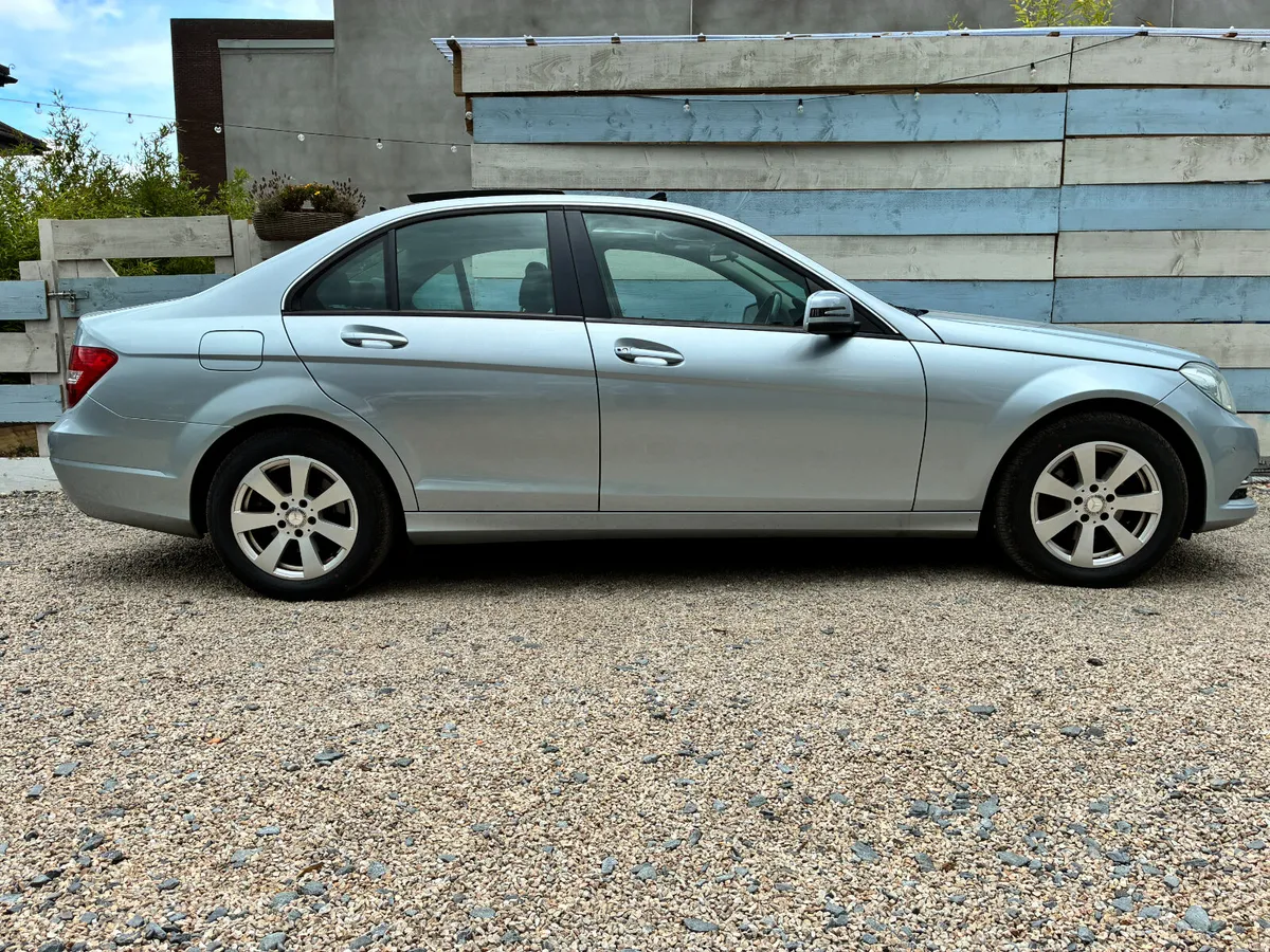 Mercedes Benz C220 CDi Executive BE * Sunroof* - Image 3