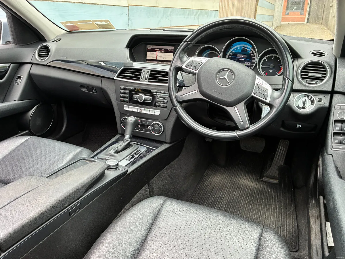 Mercedes Benz C220 CDi Executive BE * Sunroof* - Image 2