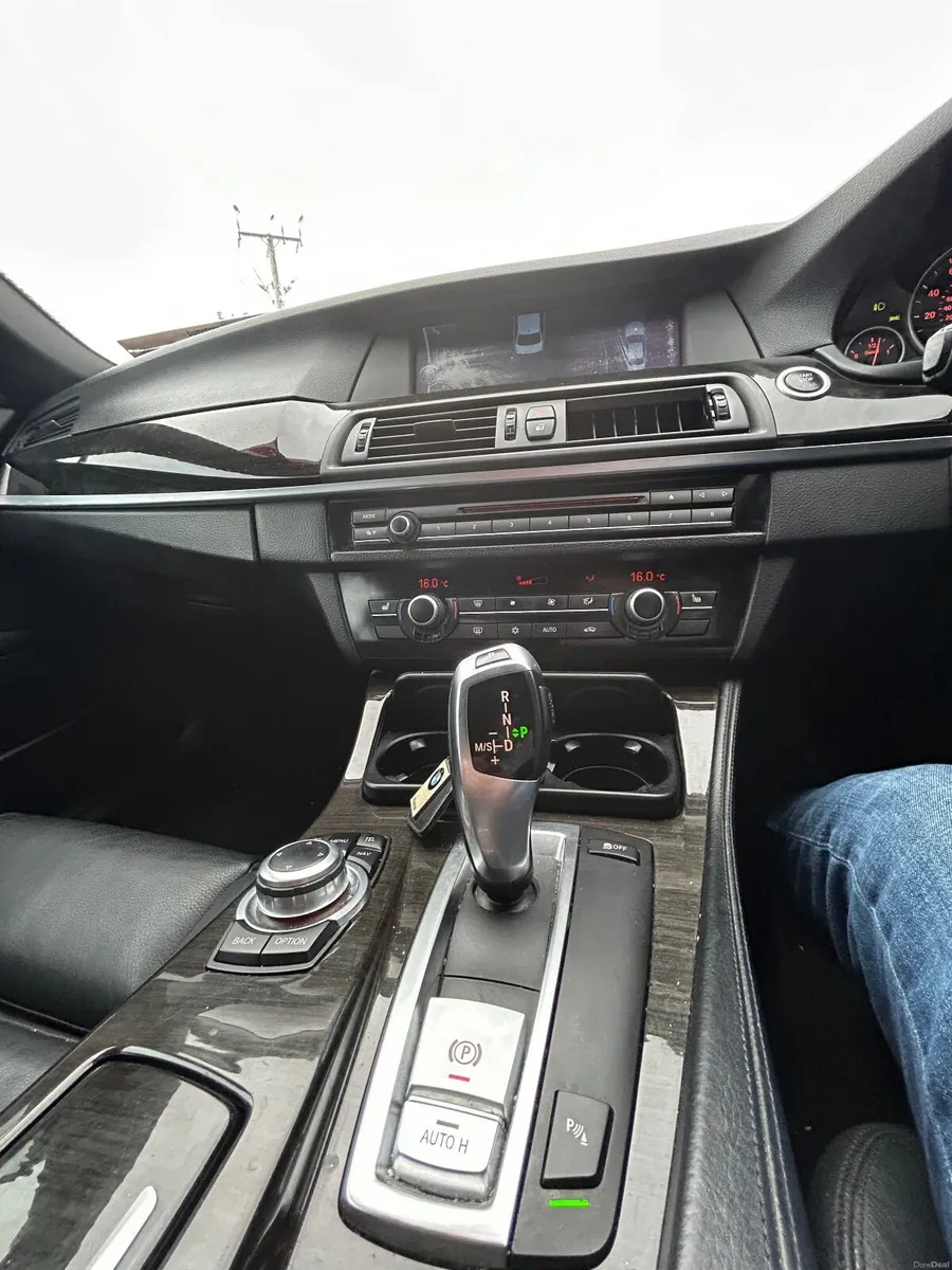 BMW 5-Series 2011 - Image 5