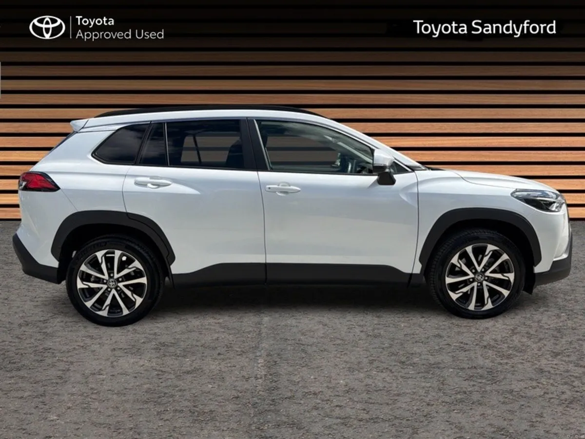 Toyota Corolla Cross 1.8 HYBRID SPORT // REAR CAME - Image 3