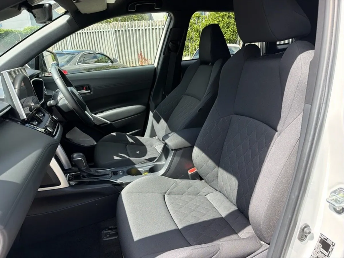 Toyota Corolla Cross 1.8 HYBRID SPORT // REAR CAME - Image 6