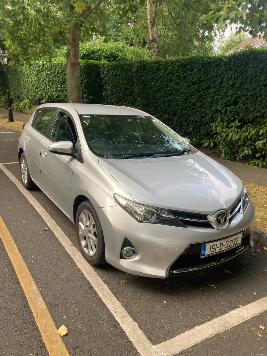 2015 Toyota auris luna - Image 1