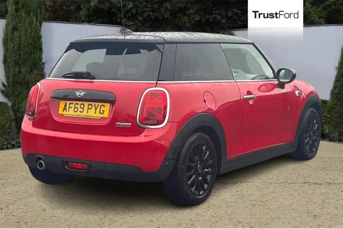 Mini Cooper 1.5 Cooper Classic II 3dr [Nav Pack] - Image 4