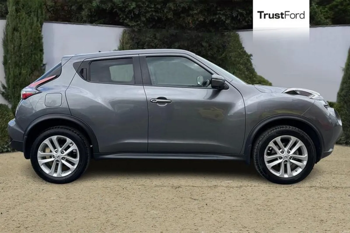 Nissan Juke 1.6 N-Connecta 5dr Xtronic - Image 3