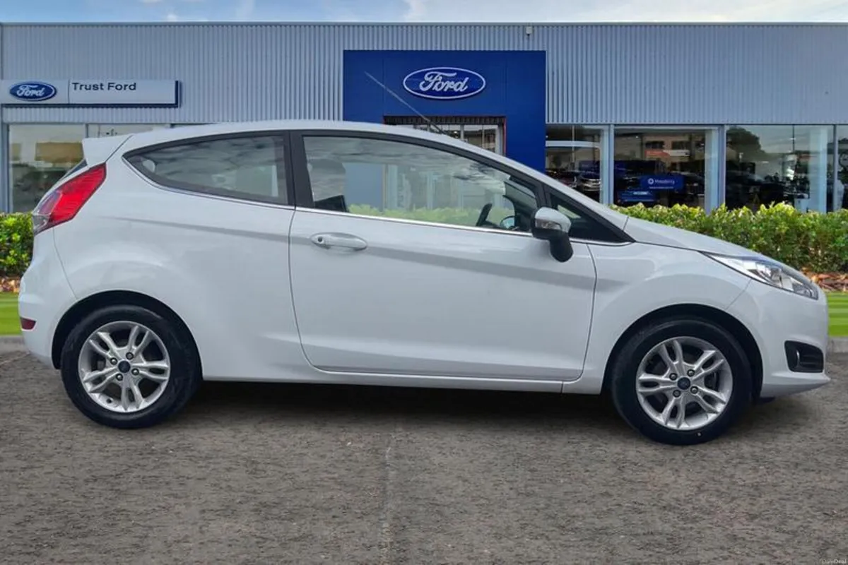 Ford Fiesta 1.25 82 Zetec 3dr - Image 3