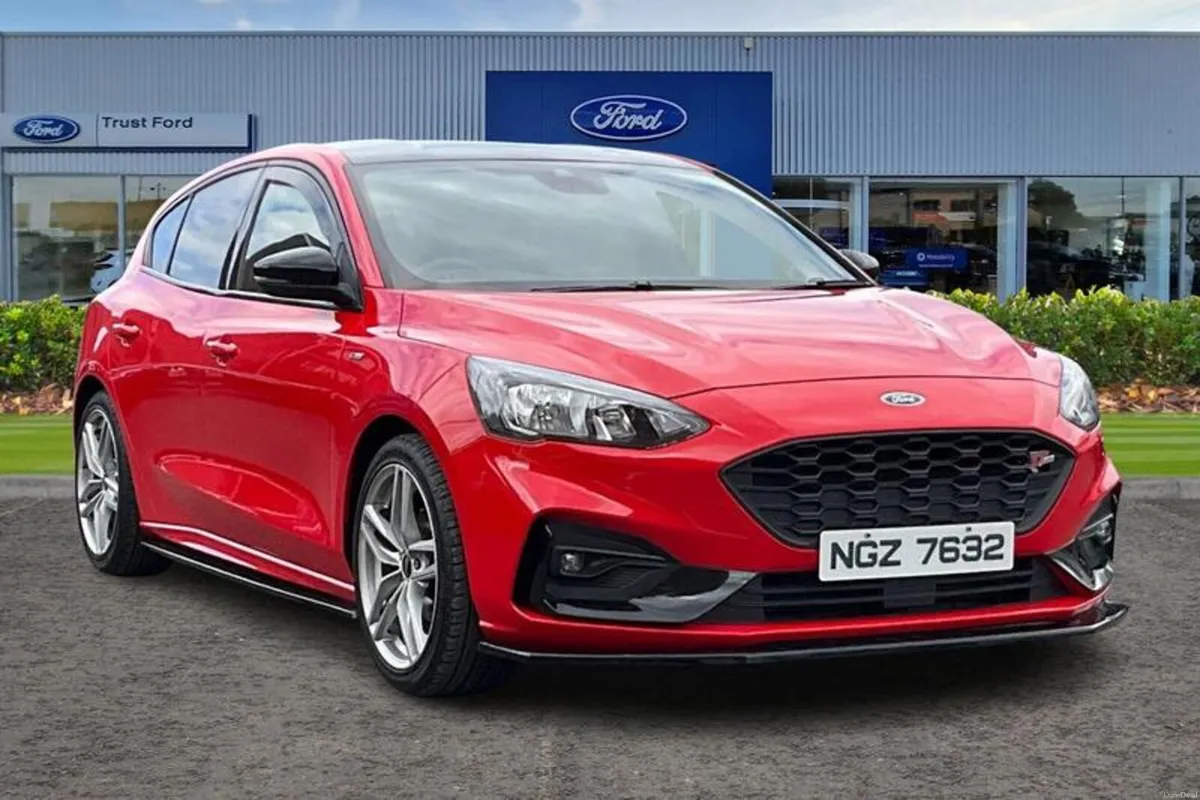 Ford Focus 1.0 EcoBoost 125 ST-Line 5dr - Image 1
