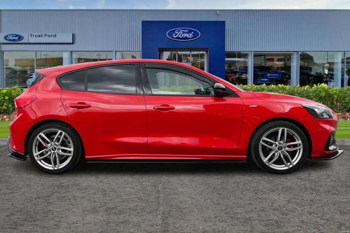 Ford Focus 1.0 EcoBoost 125 ST-Line 5dr - Image 3
