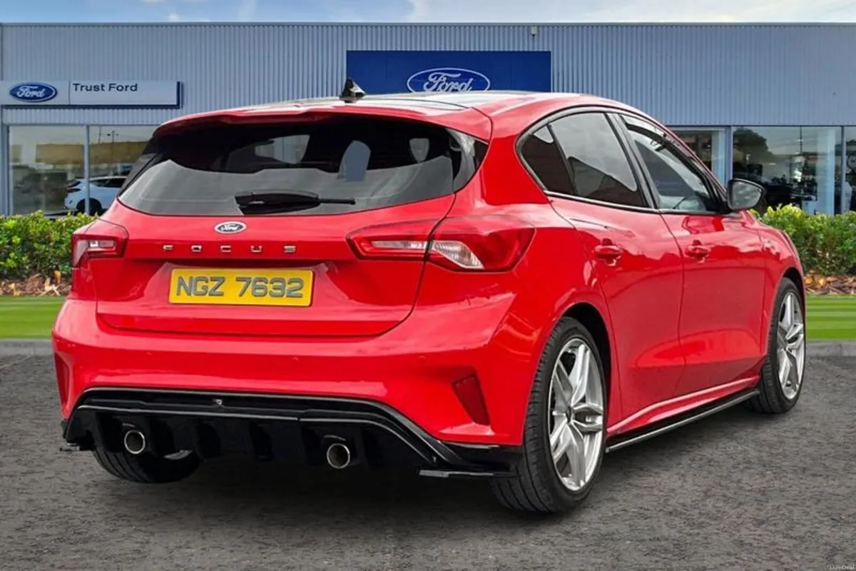 Ford Focus 1.0 EcoBoost 125 ST-Line 5dr - Image 4