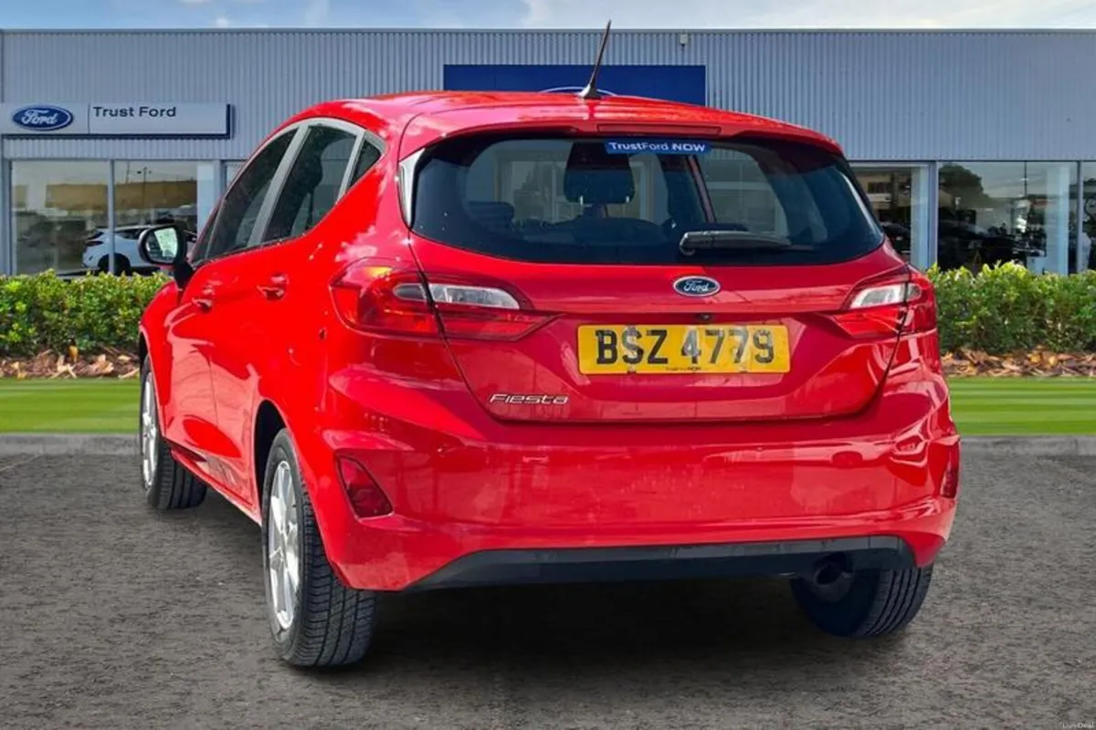 Ford Fiesta 1.1 Zetec 5dr - Image 2