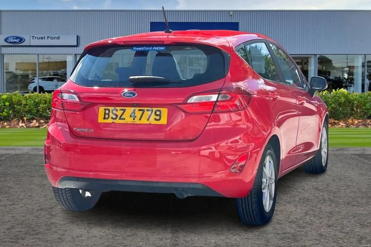 Ford Fiesta 1.1 Zetec 5dr - Image 4