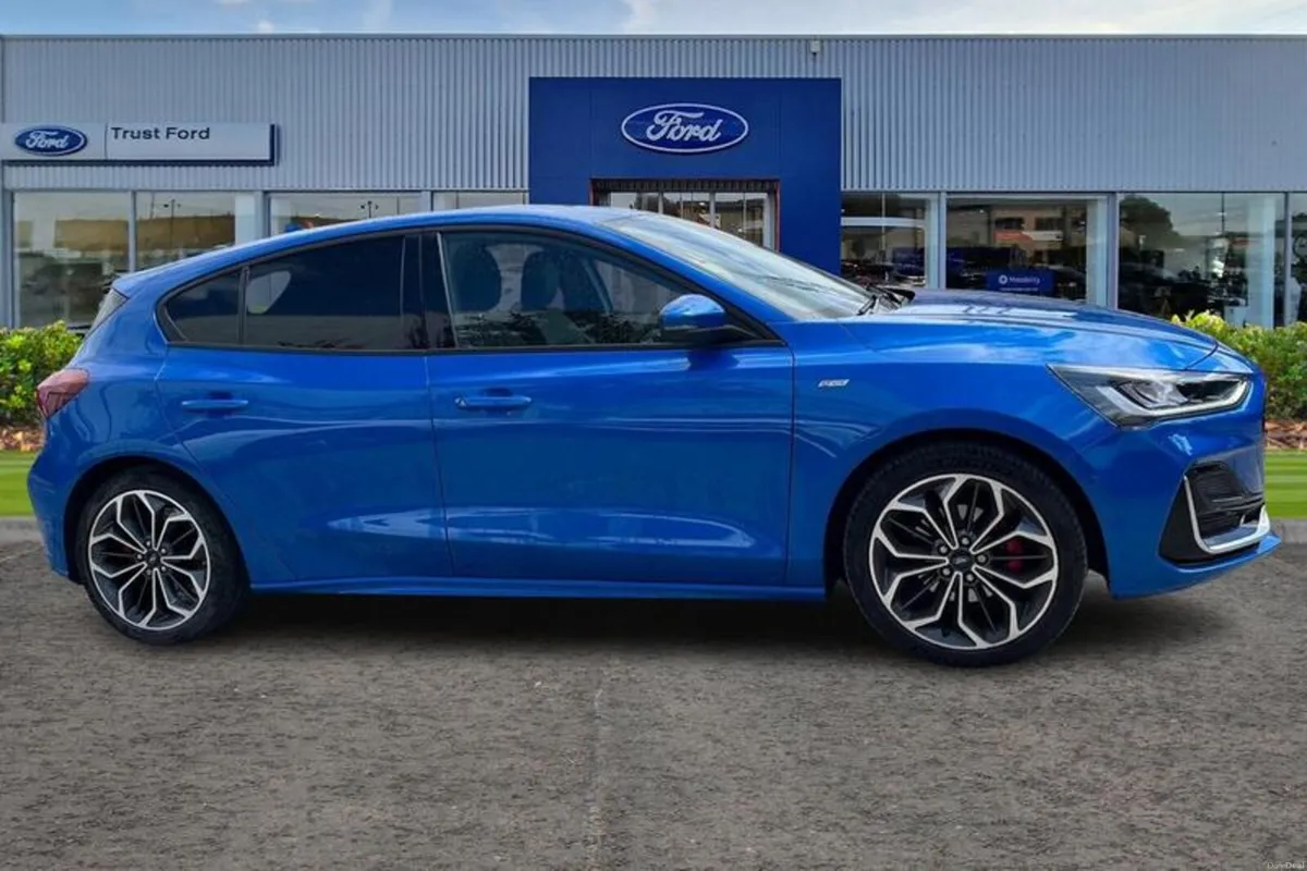 Ford Focus 1.0 EcoBoost Hybrid mHEV 155 ST-Line Vi - Image 3