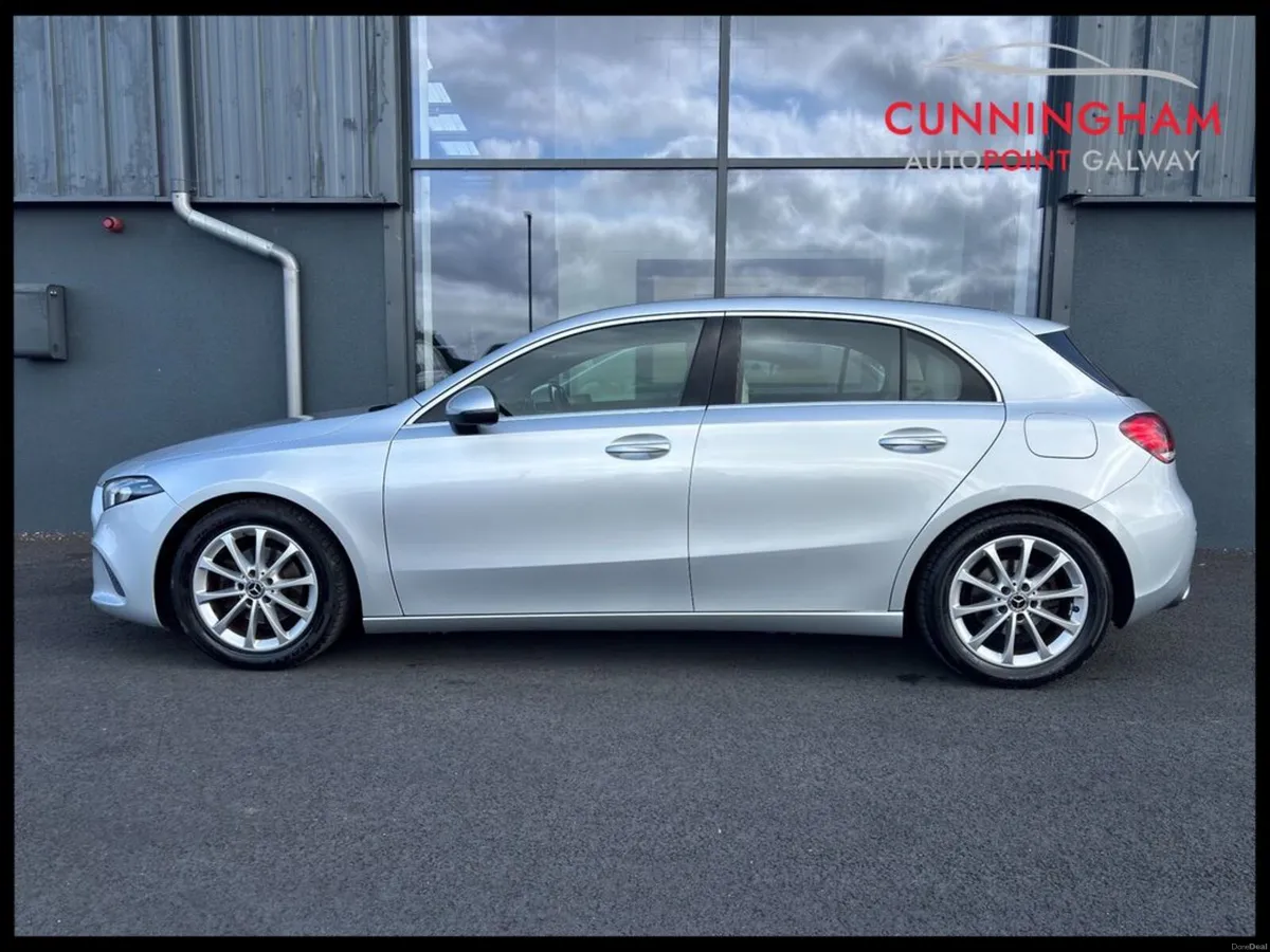 Mercedes-Benz A-Class A180d Auto [Creme Leather] - Image 4
