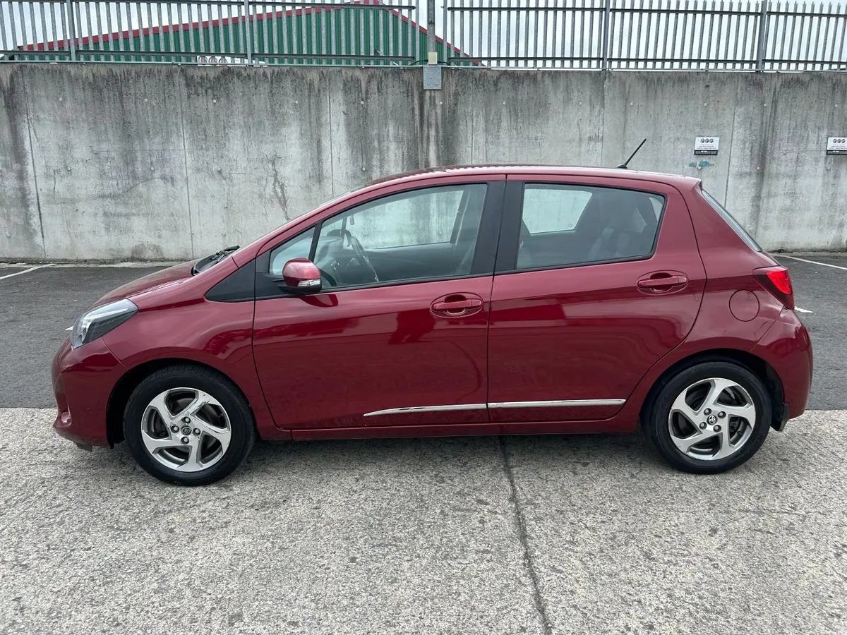 171 Toyota Yaris HYBRID new nct 05/28 tax 01/27 - Image 2