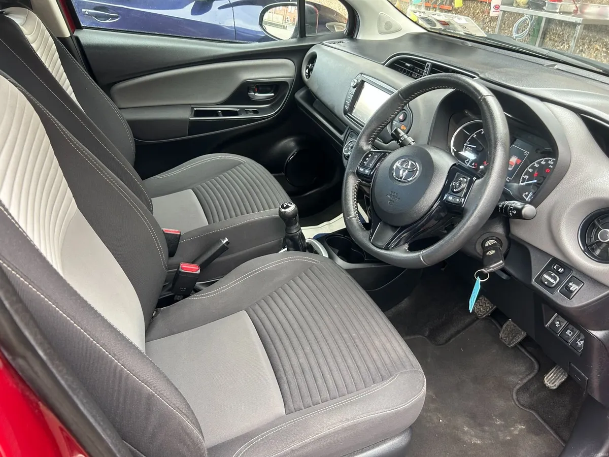171 Toyota Yaris HYBRID new nct 05/28 tax 01/27 - Image 6