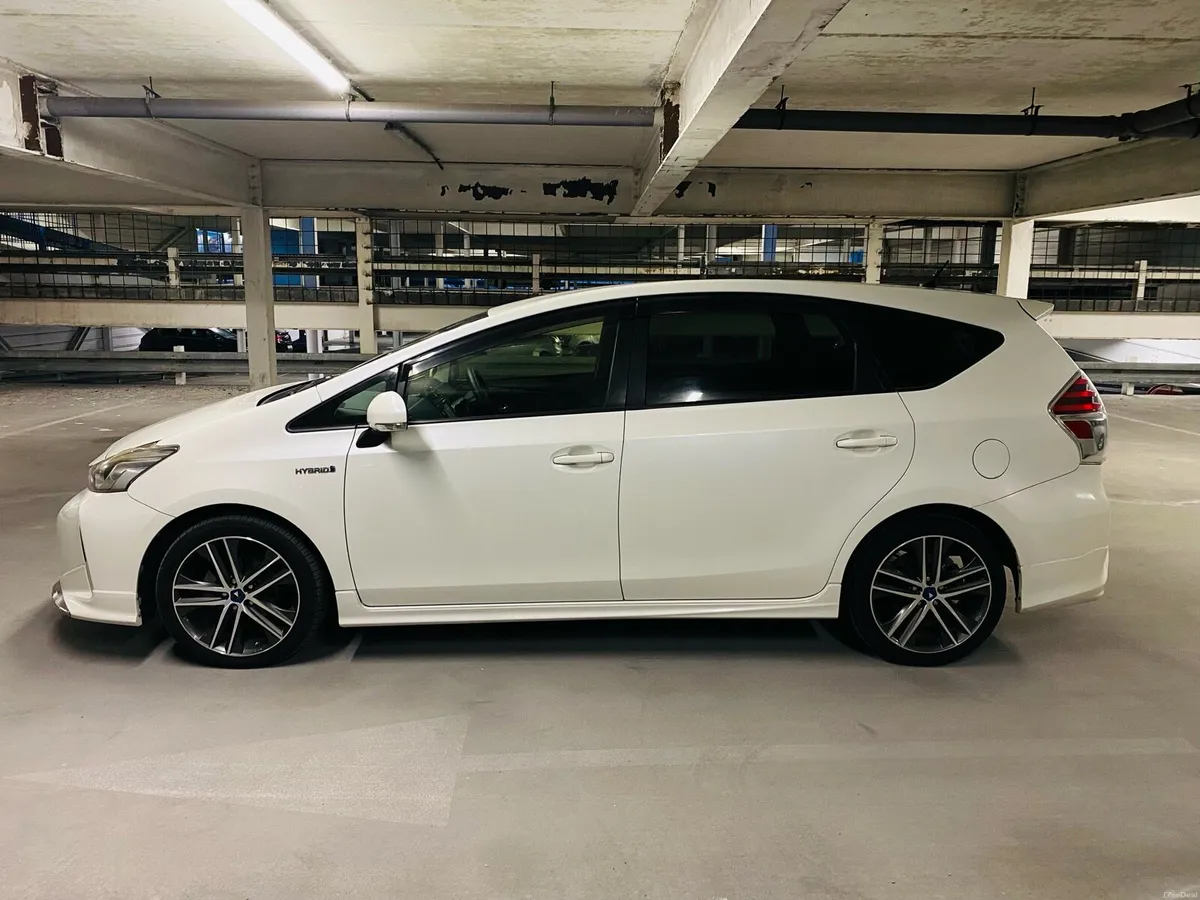 Toyota Prius Alph MODELLISTA HYBRID  7 seats - Image 4