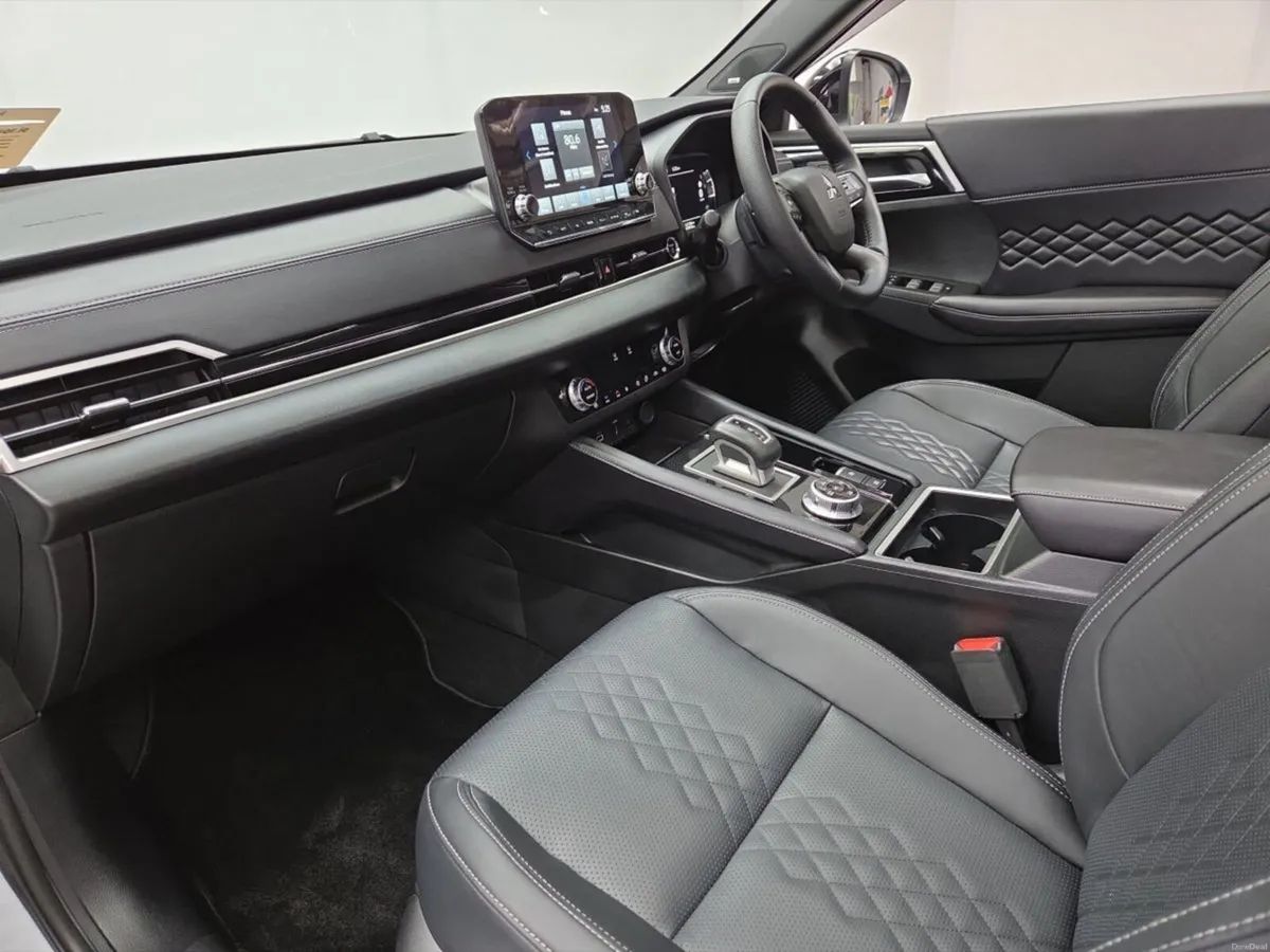 Mitsubishi Outlander 2.4 PHEV 248BHP 4WD 7 Seater - Image 4