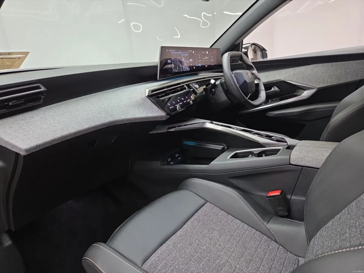 Peugeot 3008 Allure 73kWh EV - Image 4