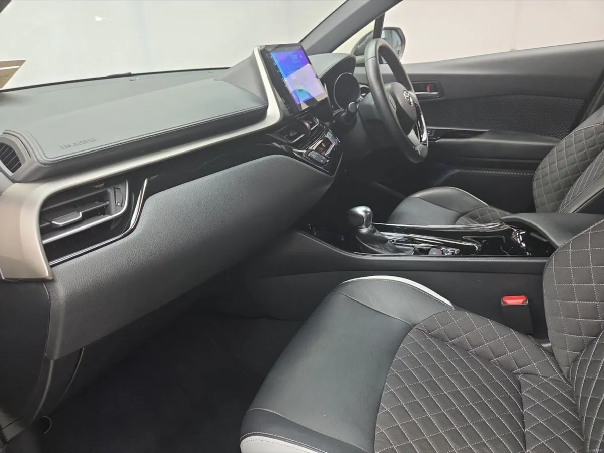 Toyota C-HR G Black edition Hybrid - Image 4