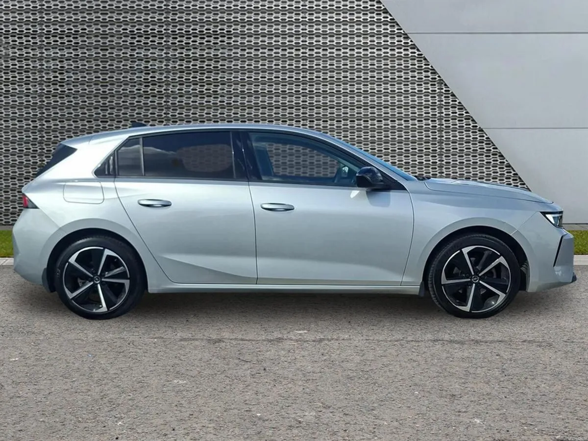 Opel Astra Elegance 1.2 Turbo 110PS Petrol 6 Speed - Image 6