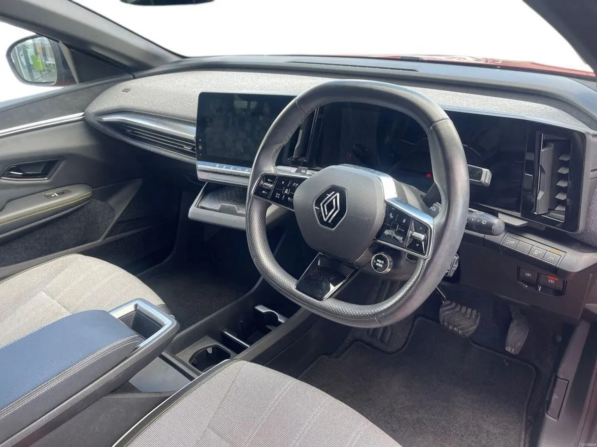 Renault Megane E-Tech EV60 220hp Techno - Image 2