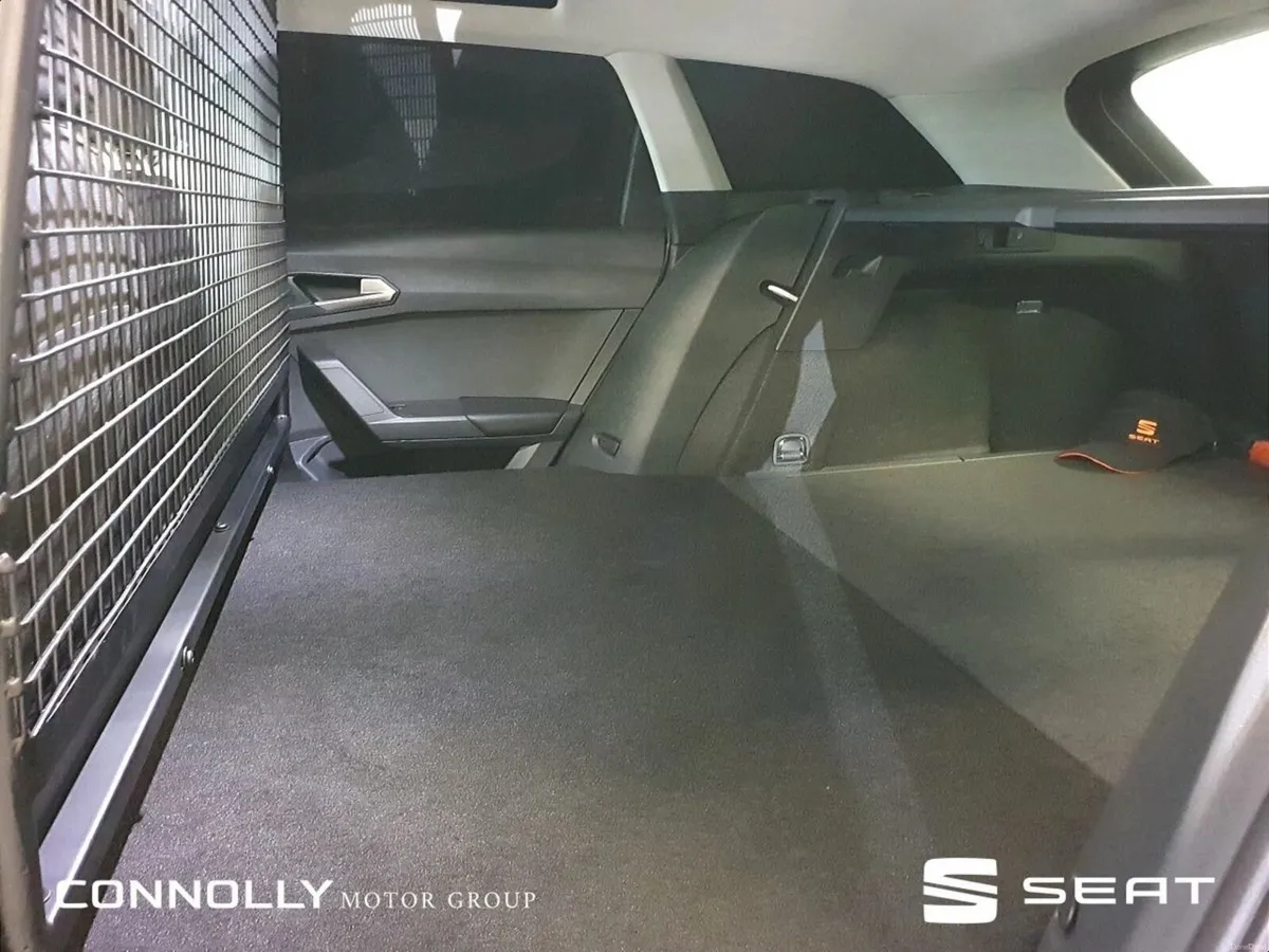 SEAT Leon Commercial - Image 6