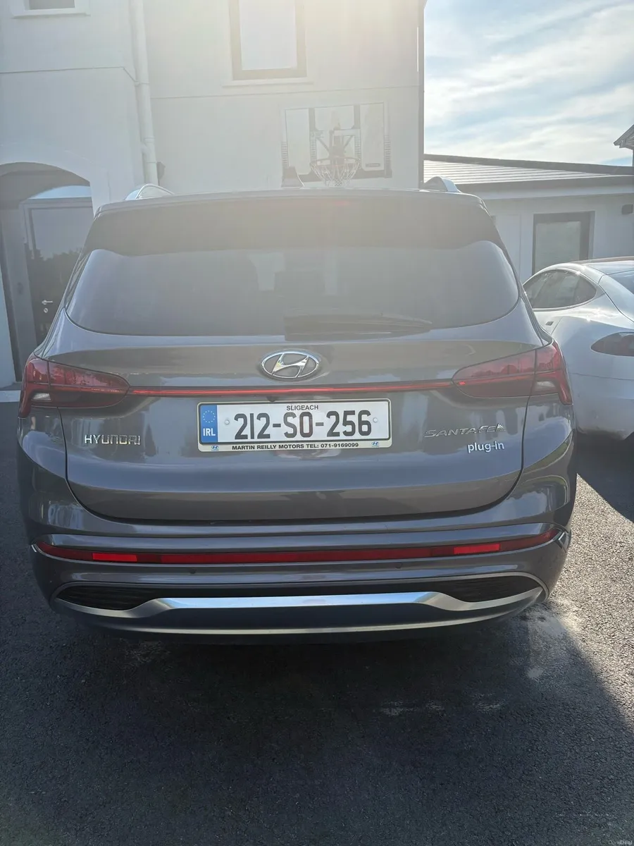 212 Hyundai Santa Fe PHEV Executive Plus - Image 4