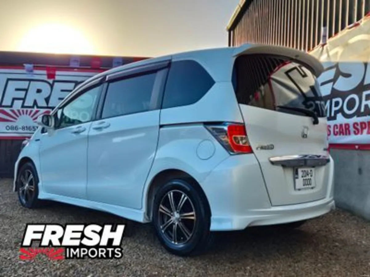 HONDA FREED HYBRID LOW KM - Image 3