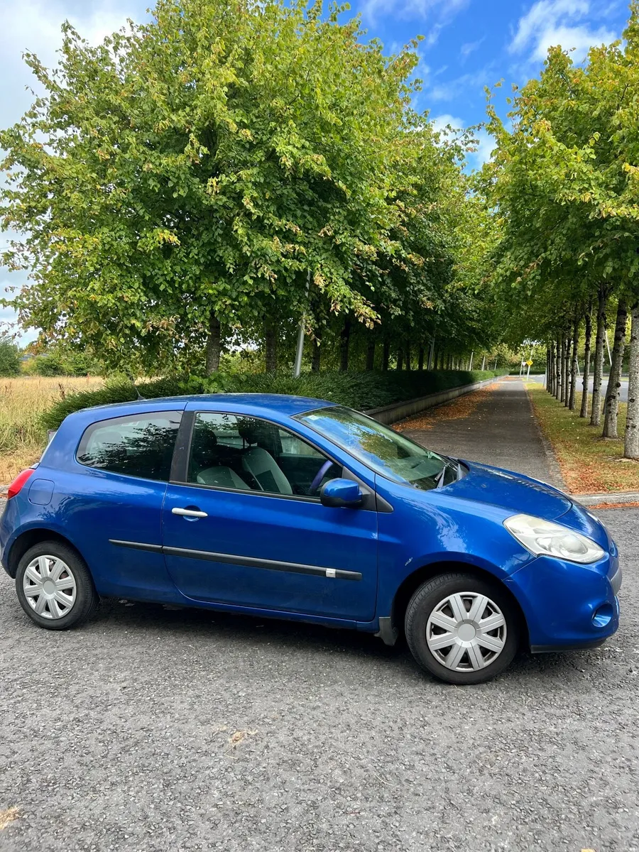 Renault Clio 2011 - Image 2
