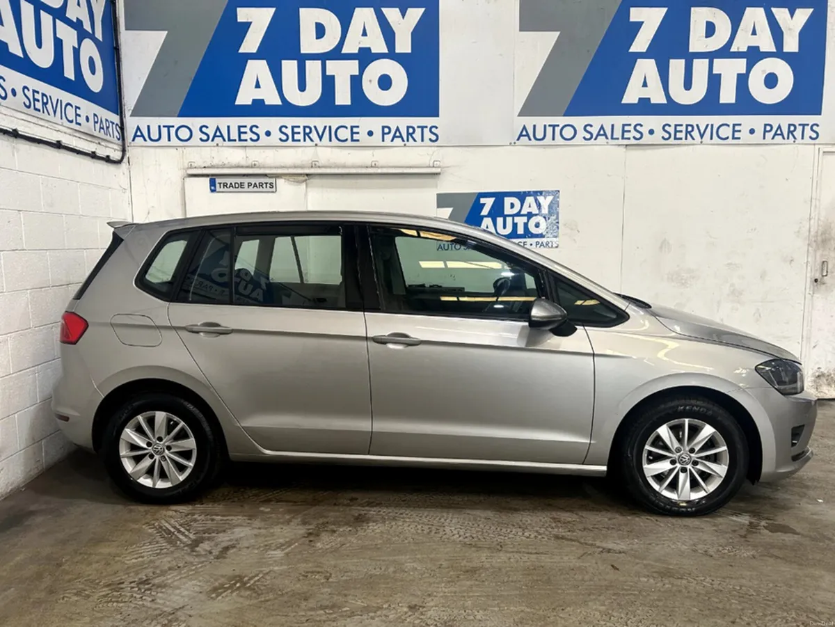 Volkswagen Golf SV CL 1.2 TSI MANUAL 6SPEED FWD 11 - Image 3