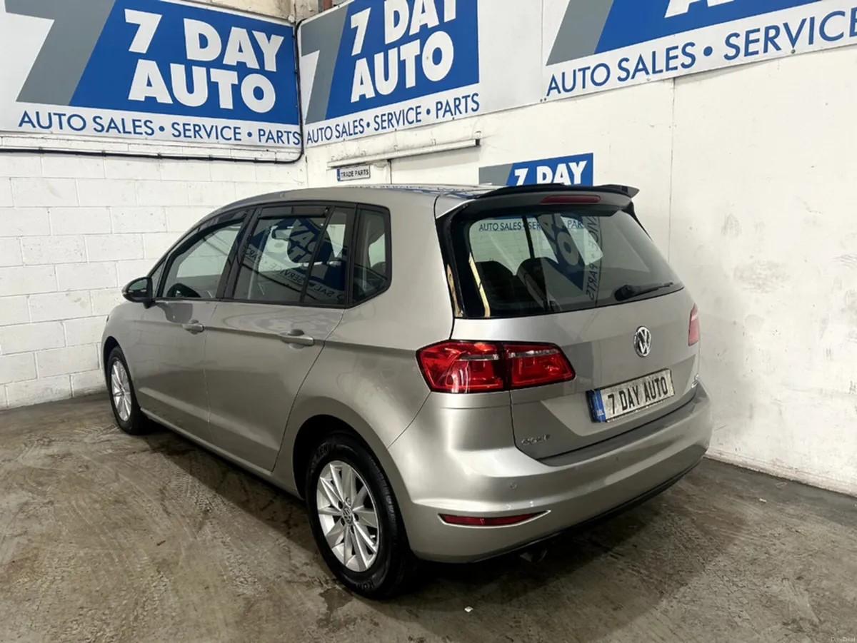 Volkswagen Golf SV CL 1.2 TSI MANUAL 6SPEED FWD 11 - Image 5