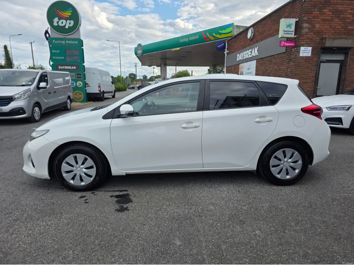 Toyota Auris 1.4 D-4D TERRA VAN 4DR - Image 2