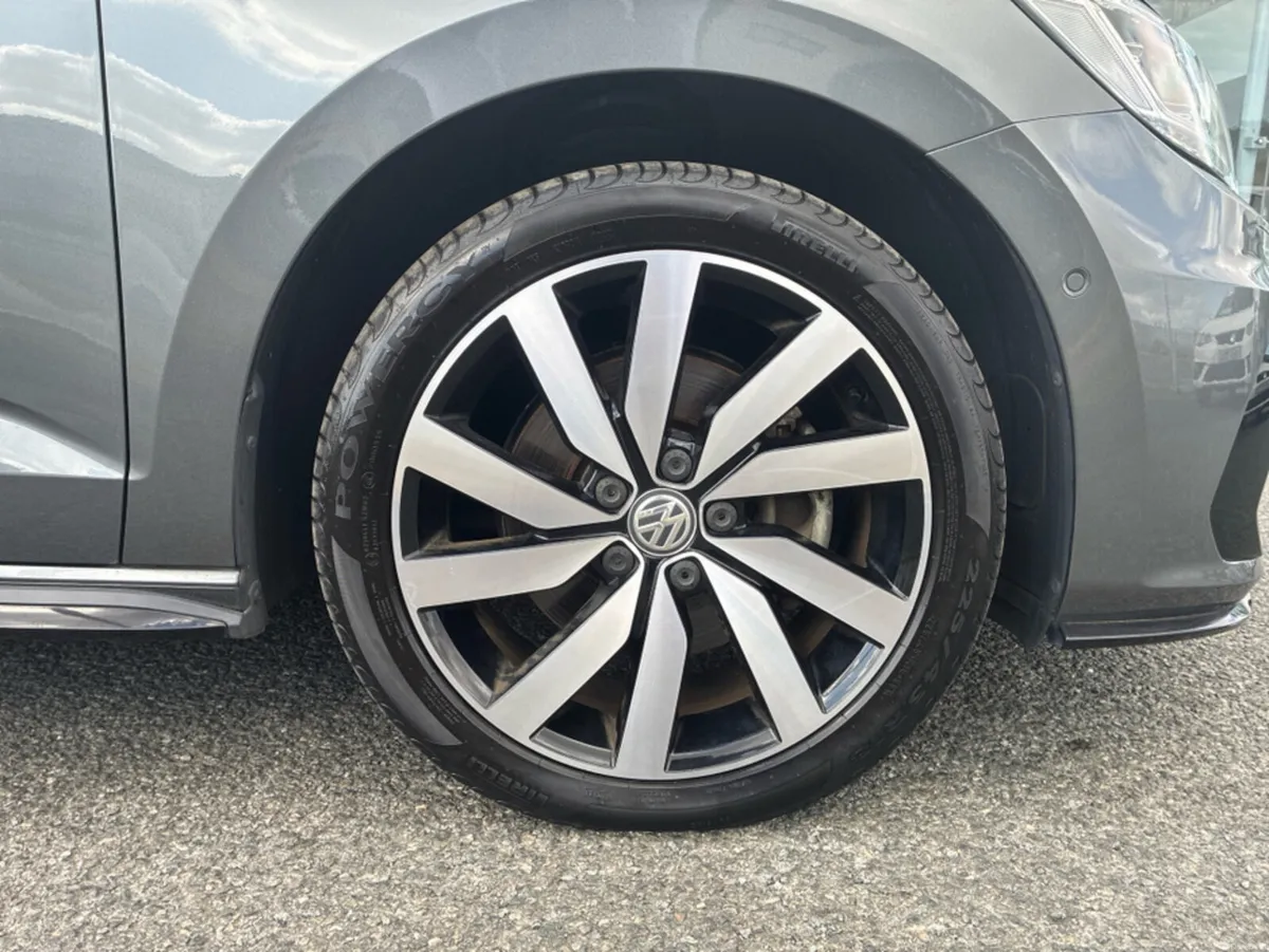 Volkswagen Touran 2019 VW Touran *R-Line* *HIGH SP - Image 5