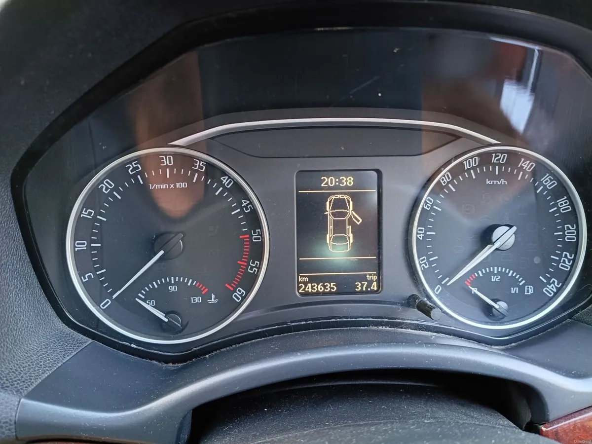 Skoda Octavia 2010 - Image 5